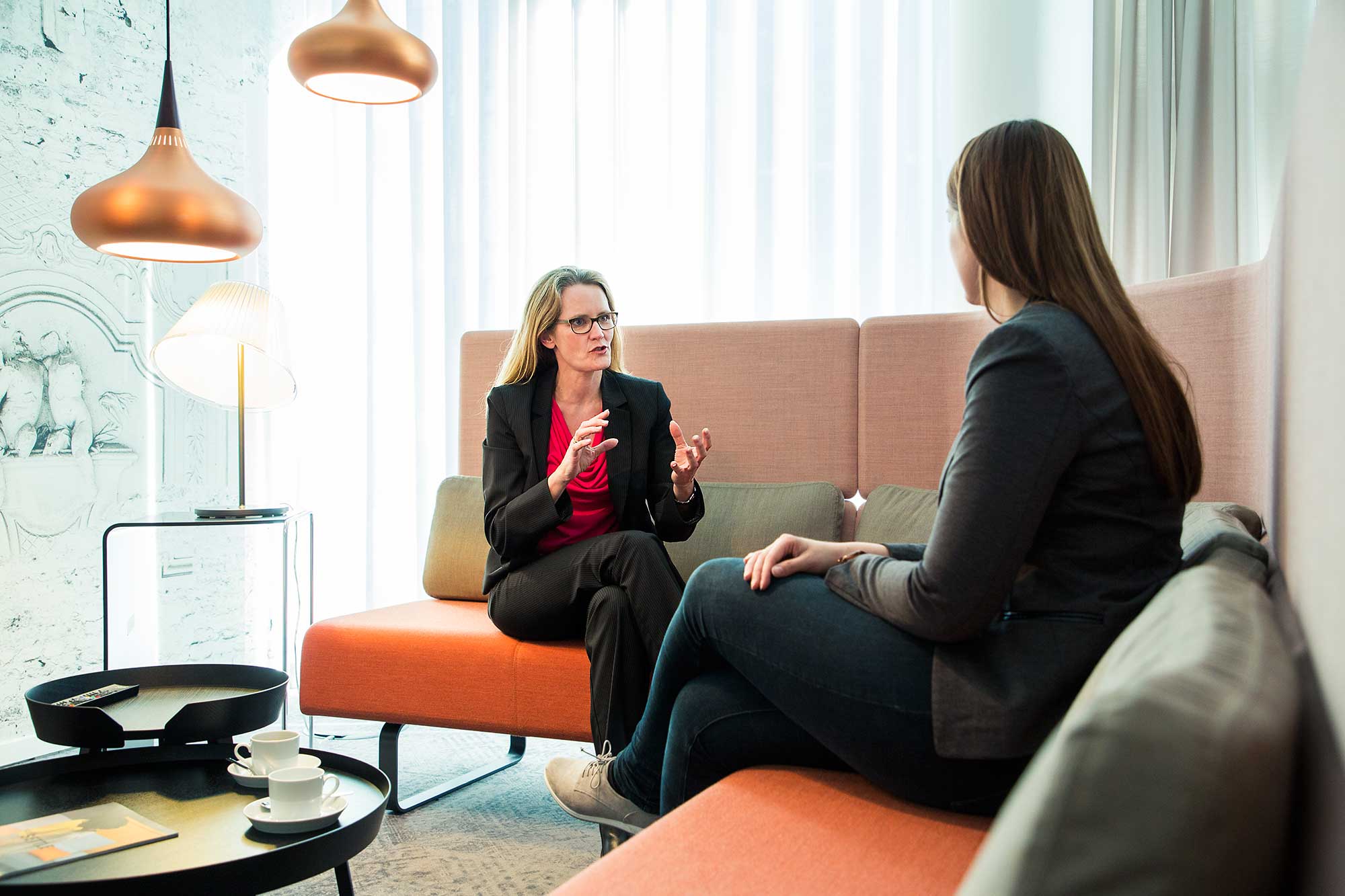 Karin Glattes im vertraulichen Coaching-Gespräch